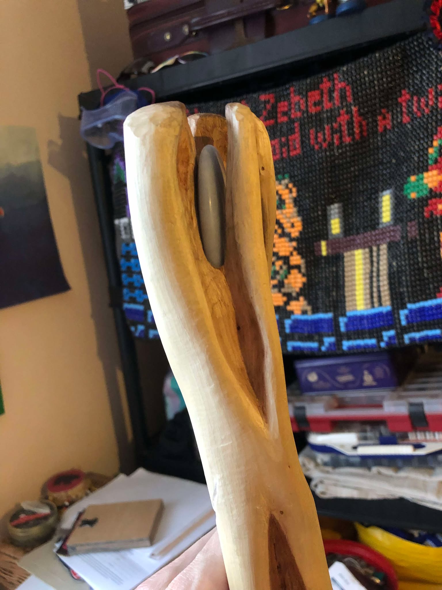 A third view of the stone set inside, from the other side where the stone is placed into the head through, a thin slot with a fairly high wall beside it to keep it inside well. Kabutroid's work area and the Zebeth banner can be seen behind the staff.