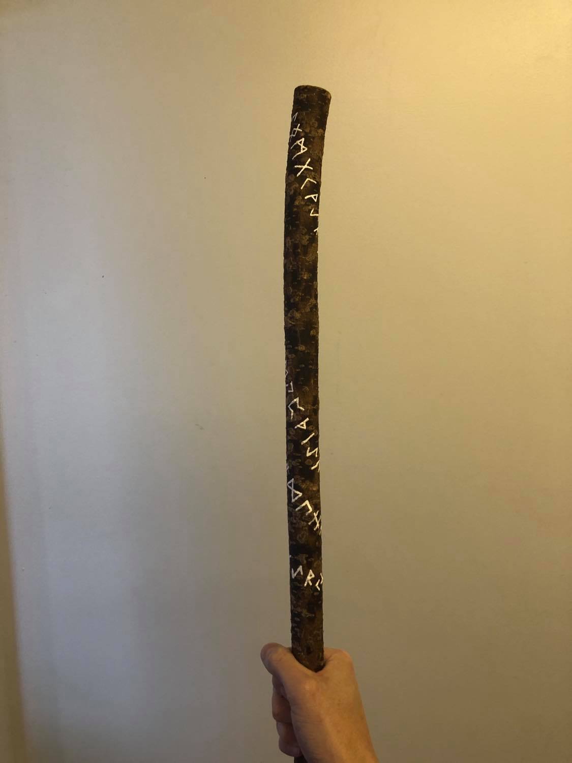 The top of the staff complete, showing lines that slowly tighten together closer towards the grip.