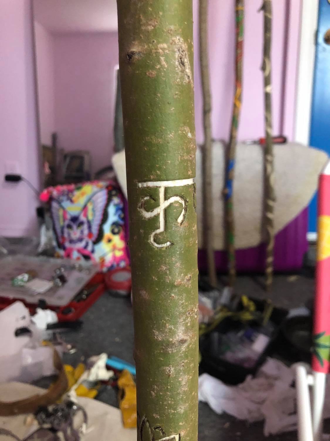 The first part of the name Krishna carved into the wood.