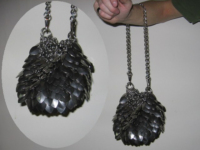Showing the purse in its completion, with the strap attached.
